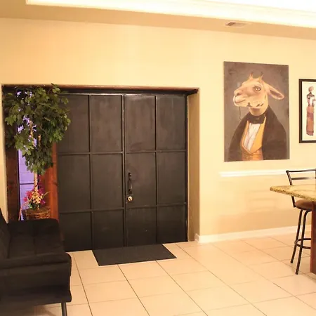 Mcgowen Street Airbnb With Laundry Room